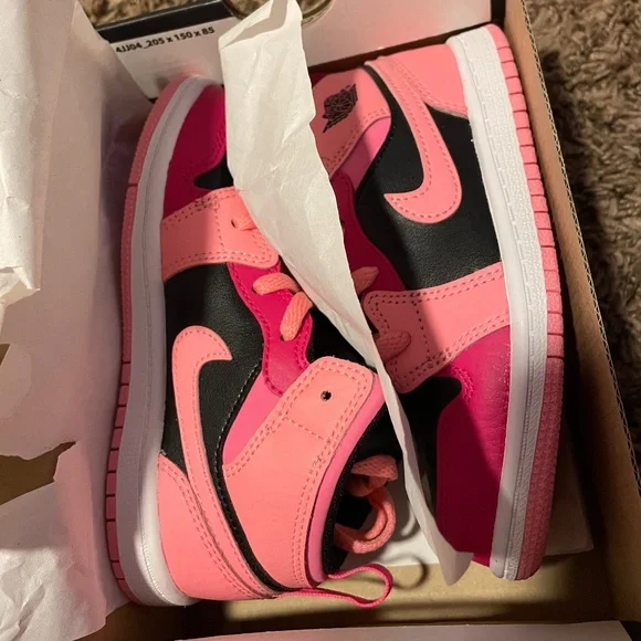 Jordan 1 mid CORAL CHALK PINKSICLE - Picture 1 of 6